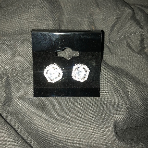 Diamond earrings - Picture 2 of 2